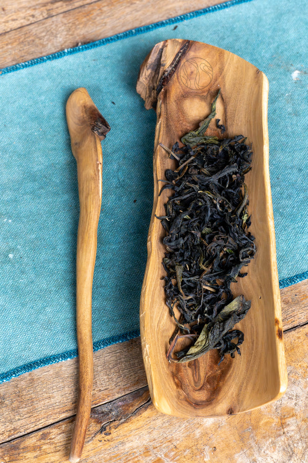 Huang Gan: Very Rare Old World Variety Oolong Tea